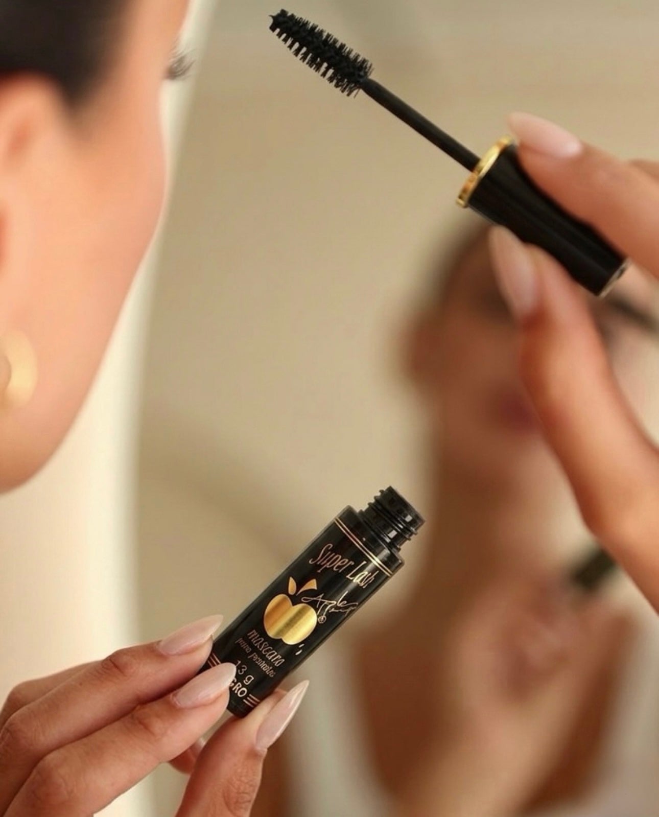 By Apple Mascara negra